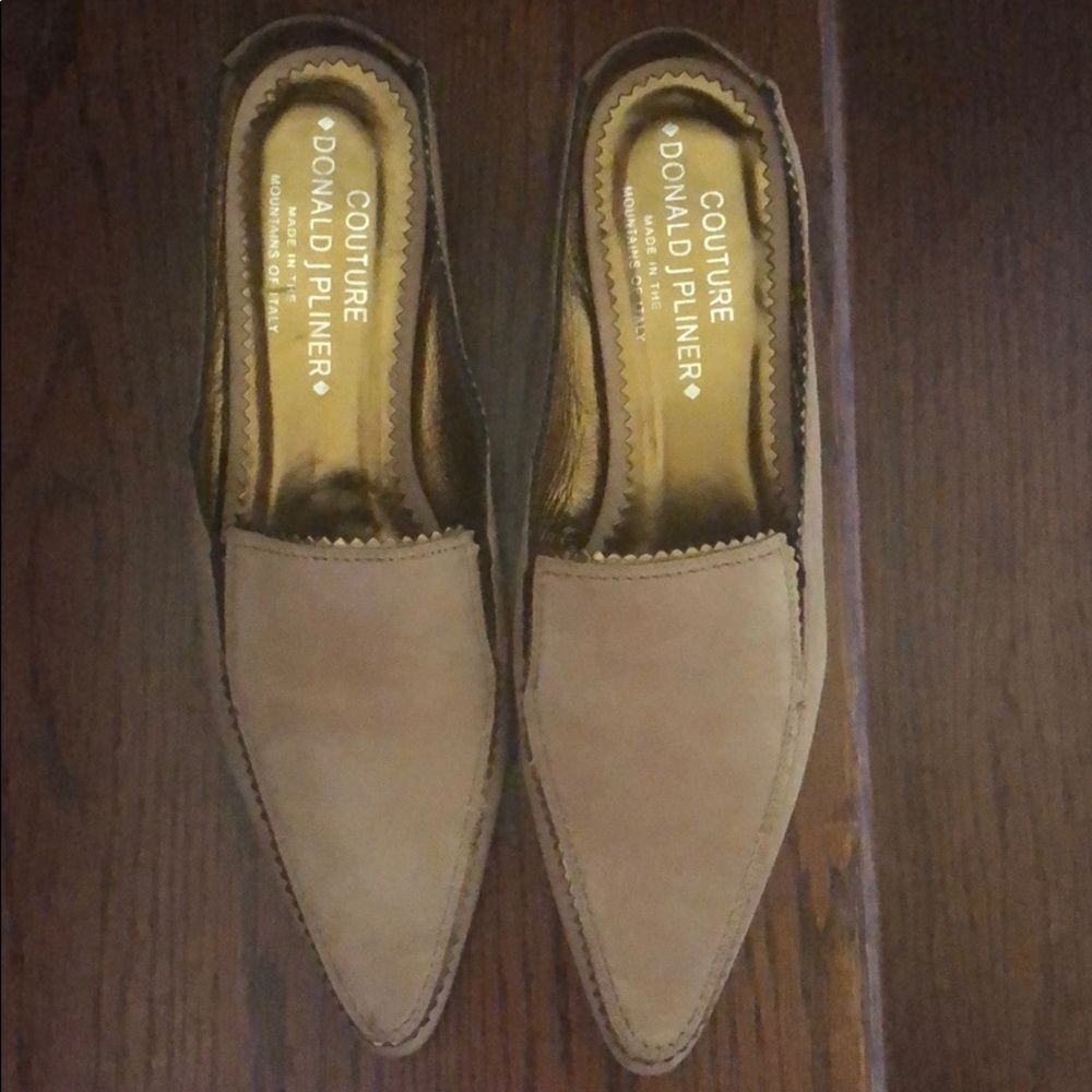 Couture!! Donald J Pliner neutral shoe!! Pointy❤️